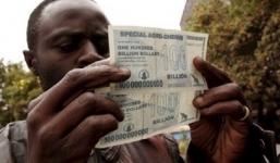 Nội tệ mất giá, 175 triệu tỷ đôla Zimbabwe chỉ đổi được 5 USD 